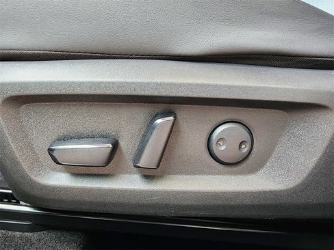 Used 2021 Nissan Rogue SV w/ Premium Package image 16