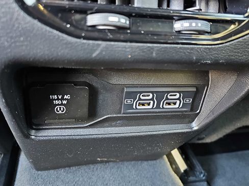 Used 2023 Jeep Grand Cherokee Altitude image 11