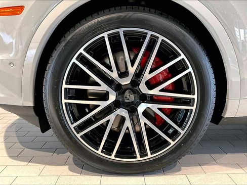 New 2026 Porsche Cayenne Turbo AWD/4WD image 11