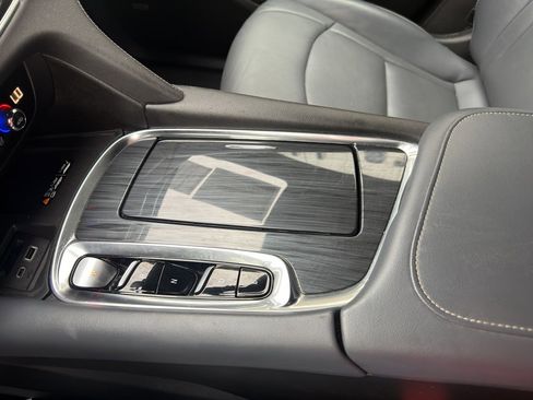 Used 2024 Buick Enclave Premium image 27