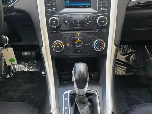 Used 2014 Ford Fusion SE w/ Equipment Group 201A FWD image 16
