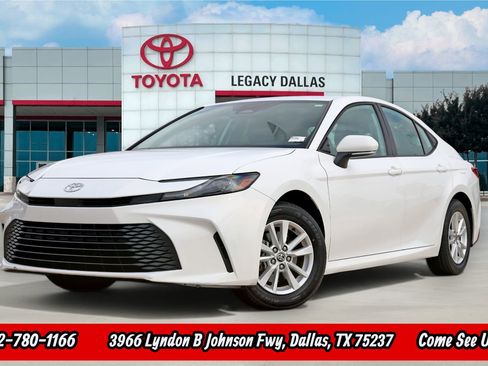 Used 2025 Toyota Camry LE AWD/4WD image 1