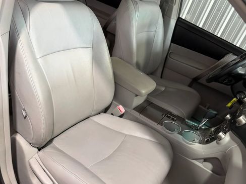 Used 2010 Toyota Highlander SE FWD image 22