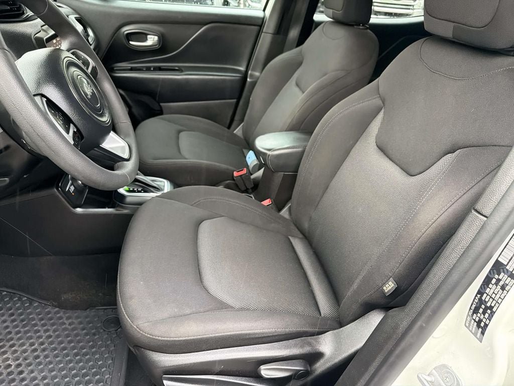 Used 2023 Jeep Renegade Latitude AWD/4WD image 29