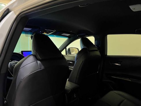 Certified 2024 Toyota Venza XLE image 11