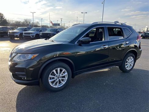 Used 2020 Nissan Rogue SV image 3