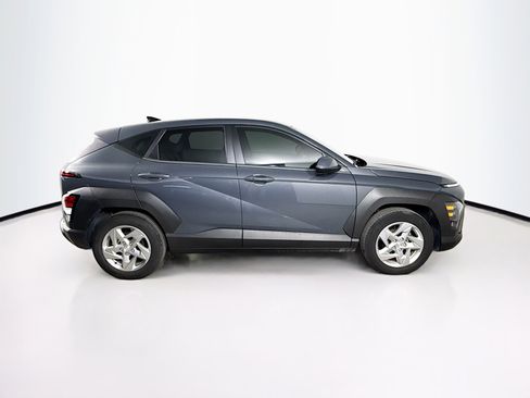 Used 2024 Hyundai Kona SE image 2