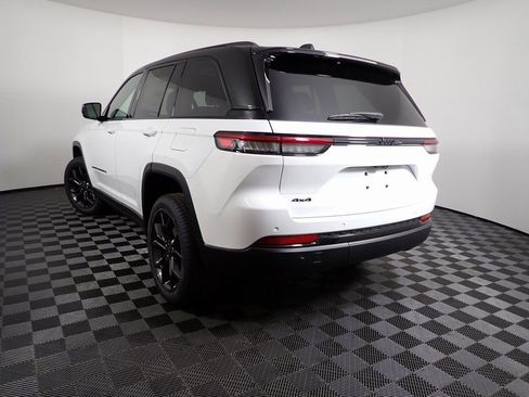 New 2025 Jeep Grand Cherokee Limited image 11