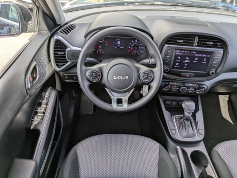Used 2022 Kia Soul LX FWD image 14