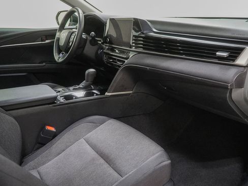 Used 2025 Toyota Camry LE AWD/4WD image 34
