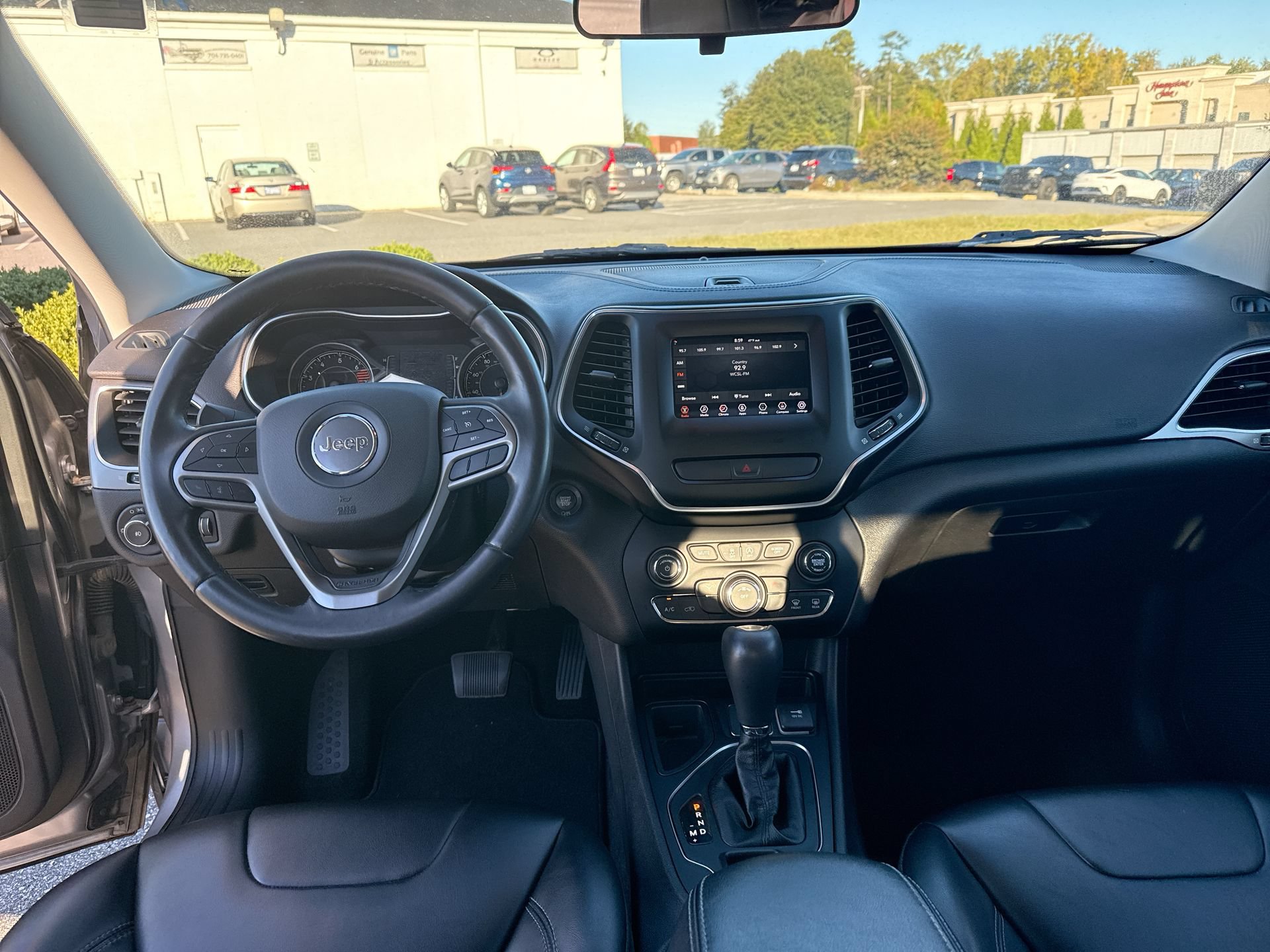 Used 2019 Jeep Cherokee Latitude Plus FWD image 24