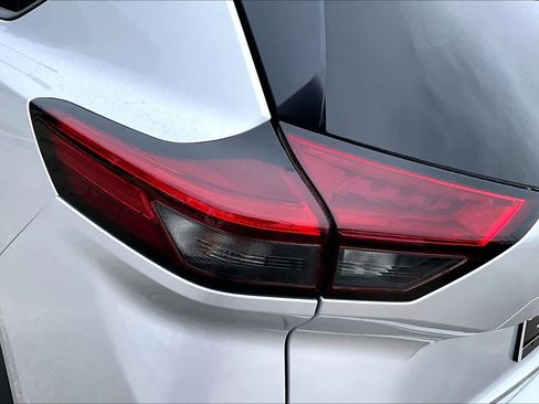 Certified 2025 Nissan Rogue SV FWD image 27