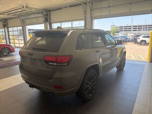 Used 2020 Jeep Grand Cherokee Altitude RWD image 4
