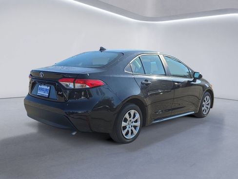 Used 2023 Toyota Corolla LE image 4