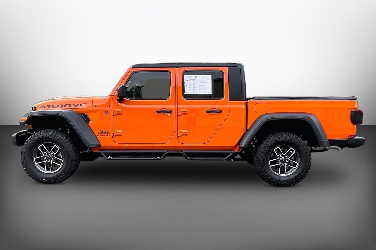 Certified 2025 Jeep Gladiator Mojave w/ Convenience Group AWD/4WD image 5