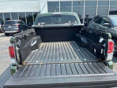 Used 2022 Toyota Tacoma TRD Sport w/ Technology Package AWD/4WD image 6