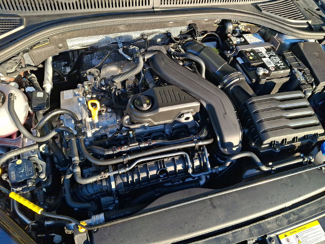 Used 2025 Volkswagen Jetta SE FWD image 28