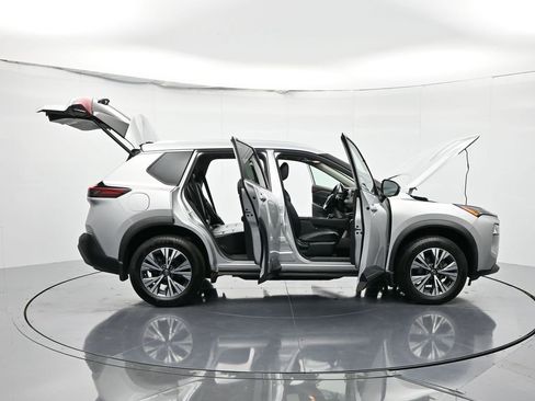 Used 2022 Nissan Rogue SV w/ SV Premium Package image 48