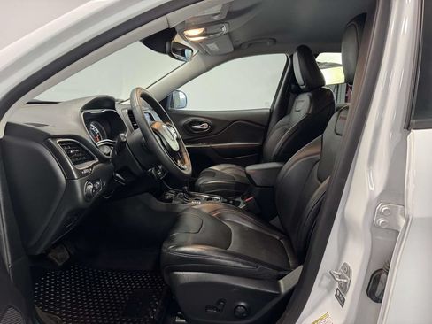 Used 2022 Jeep Cherokee Trailhawk w/ Premium Leather Package AWD/4WD image 18