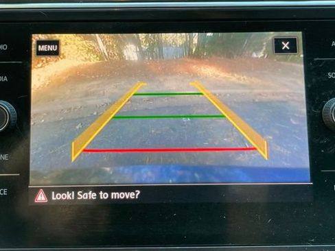 Used 2018 Volkswagen Tiguan SE image 23