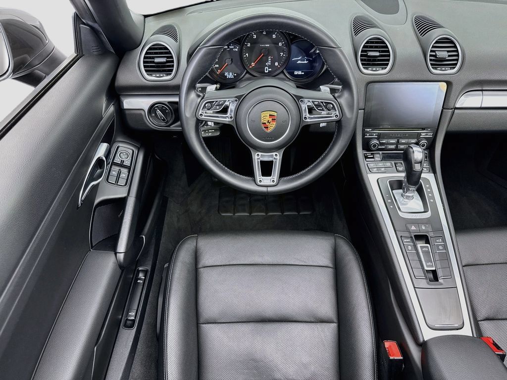 Used 2018 Porsche 718 Boxster RWD image 10