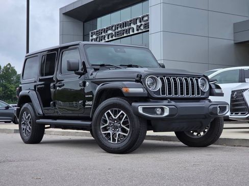 Used 2024 Jeep Wrangler Unlimited Sahara w/ Technology Group AWD/4WD image 2
