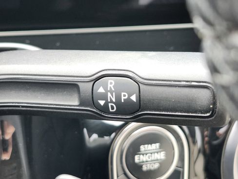 Used 2021 Mercedes-Benz GLA 250 4MATIC w/ Premium Package image 33