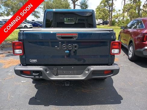 Certified 2025 Jeep Gladiator Sport AWD/4WD image 4
