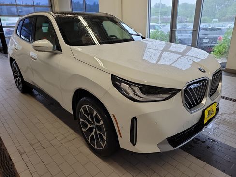 Used 2026 BMW X3 xDrive30i w/ Convenience Package AWD/4WD image 3