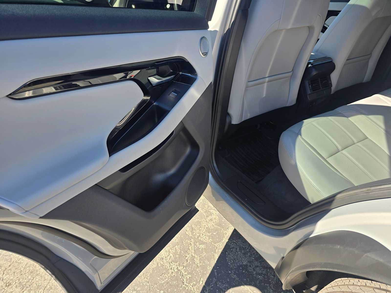 Used 2026 Land Rover Range Rover Evoque S AWD/4WD image 17