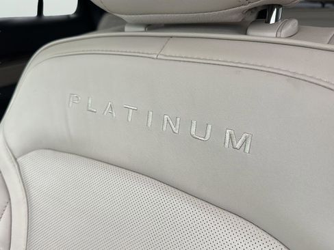 Used 2019 Ford Explorer Platinum image 10