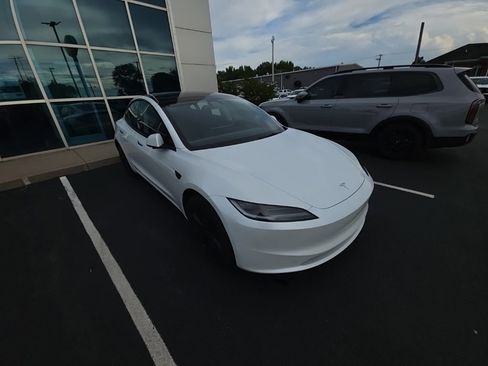 Used 2024 Tesla Model 3 Standard Range RWD image 9