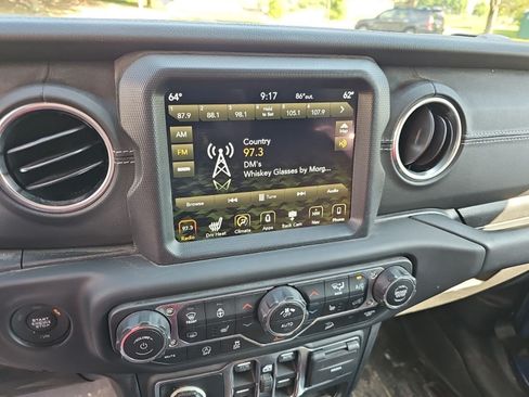 Used 2018 Jeep Wrangler Unlimited Sahara AWD/4WD image 21
