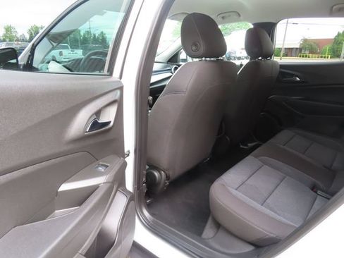 Used 2024 Chevrolet Trax LS w/ LS Convenience Package FWD image 19