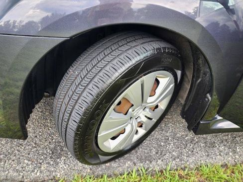 Used 2010 Subaru Legacy 2.5i AWD/4WD image 9
