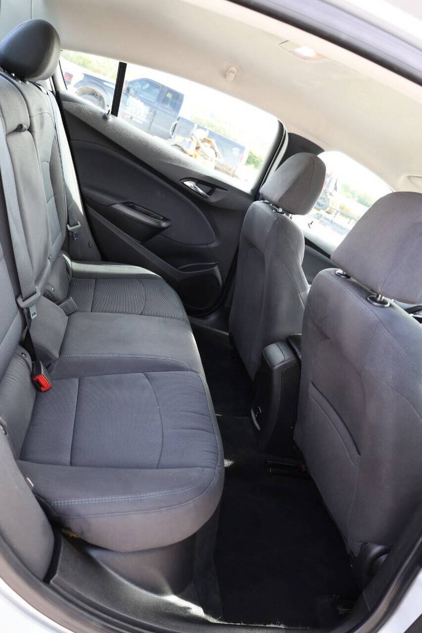 Used 2018 Chevrolet Cruze LT w/ Convenience Package FWD image 16