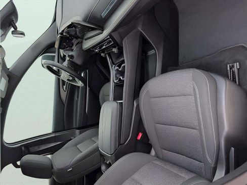 Used 2025 Chevrolet Traverse LT image 20