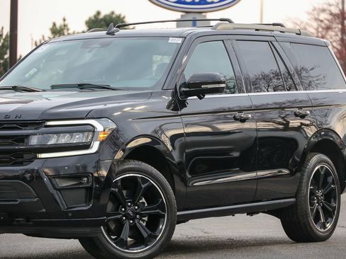 Used 2023 Ford Expedition Limited image 17