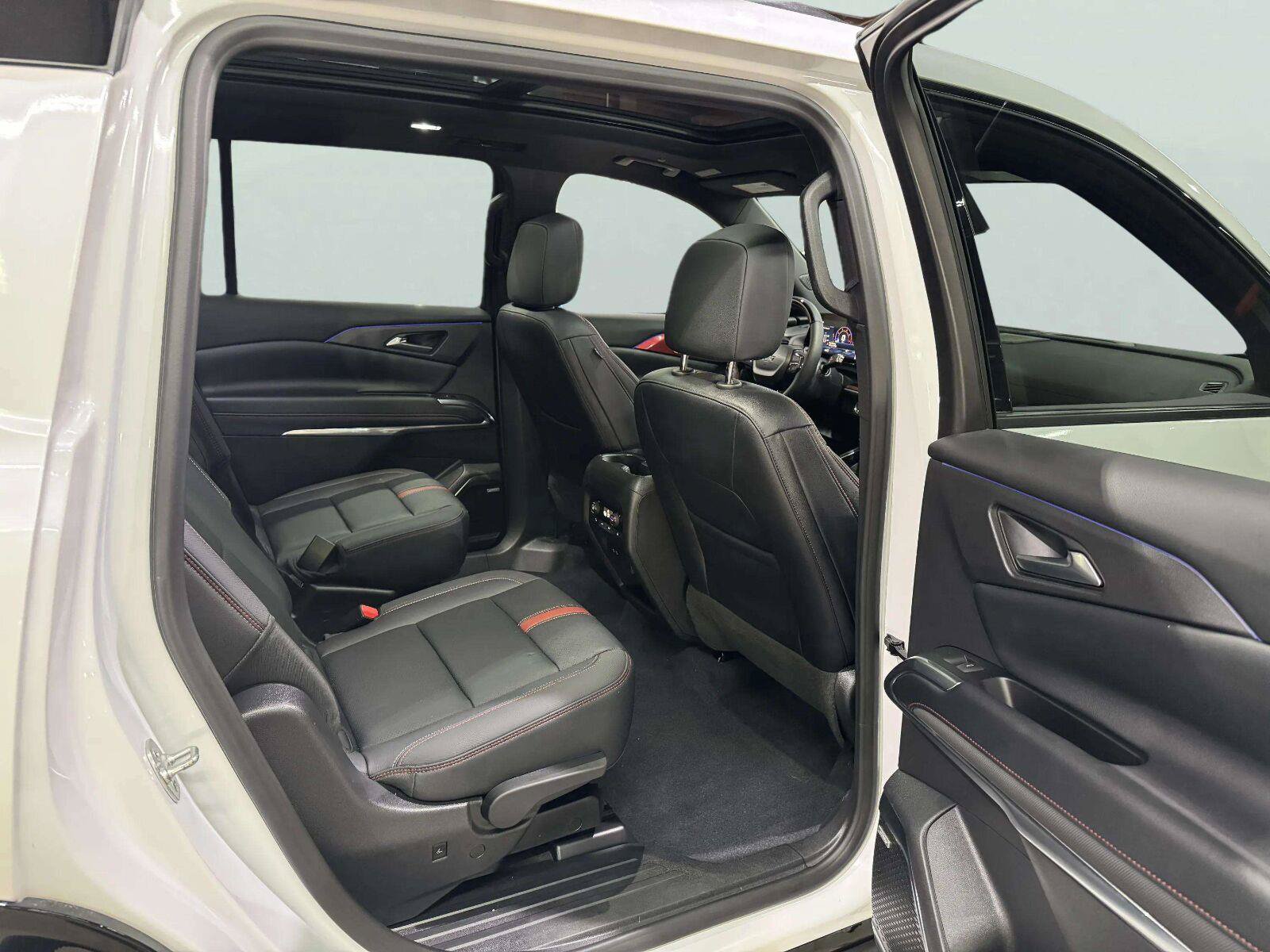 Used 2024 Chevrolet Traverse RS AWD/4WD image 30