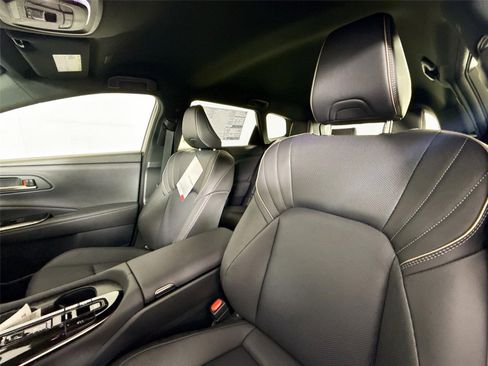 New 2025 Toyota Crown Signia image 3