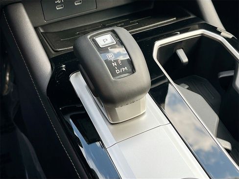 New 2025 Mitsubishi Outlander SE image 16