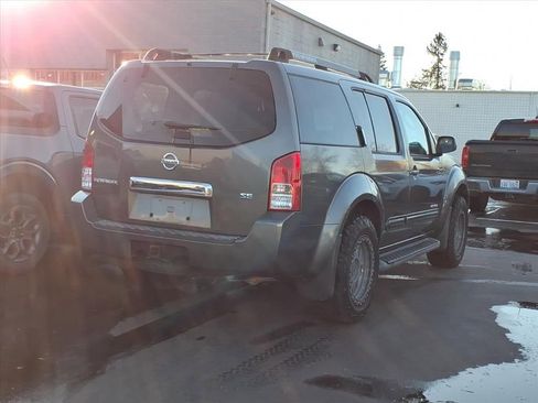 Used 2005 Nissan Pathfinder SE Off-Road RWD image 5