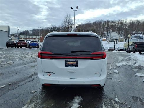 Certified 2021 Chrysler Pacifica Touring-L w/ Uconnect Theater Family Group image 6
