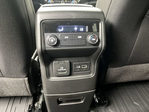 Certified 2023 GMC Acadia SLE w/ Driver Convenience Package image 12