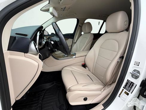 Used 2018 Mercedes-Benz GLC 350e 4MATIC image 19