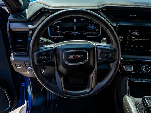 Used 2022 GMC Sierra 1500 AT4 w/ AT4 Preferred Package AWD/4WD image 18