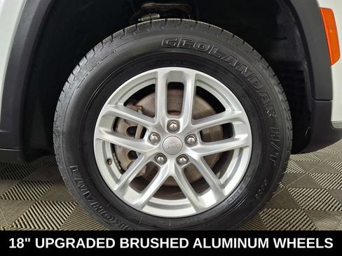 Used 2023 Jeep Grand Cherokee L Laredo AWD/4WD image 34