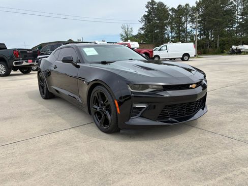 Used 2018 Chevrolet Camaro SS RWD image 4