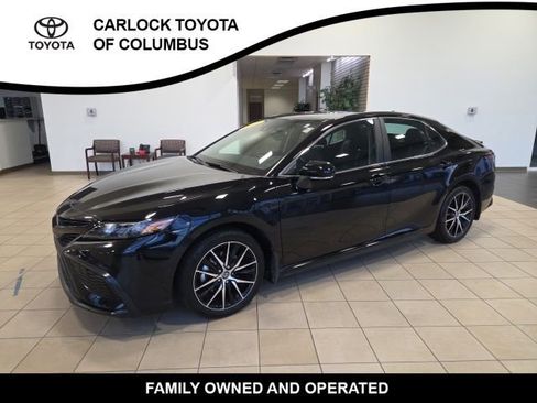 Used 2023 Toyota Camry SE w/ Blackout Package (TMS) image 3
