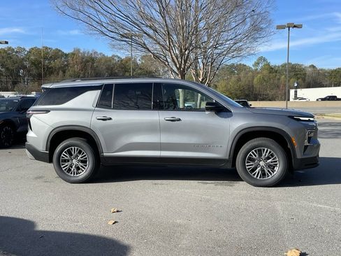 New 2026 Chevrolet Traverse LT w/ Driver Confidence Package image 9